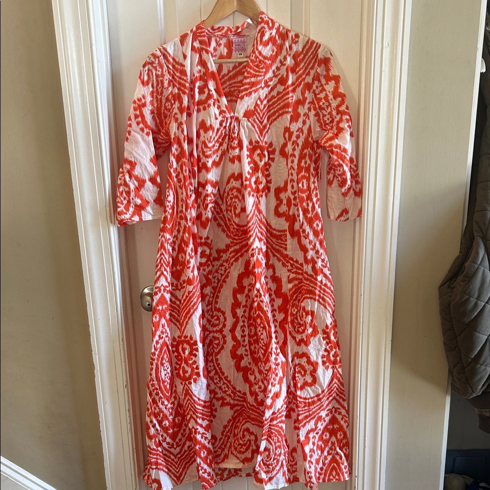 Mod’s Mahal Oran’s and white midi dress